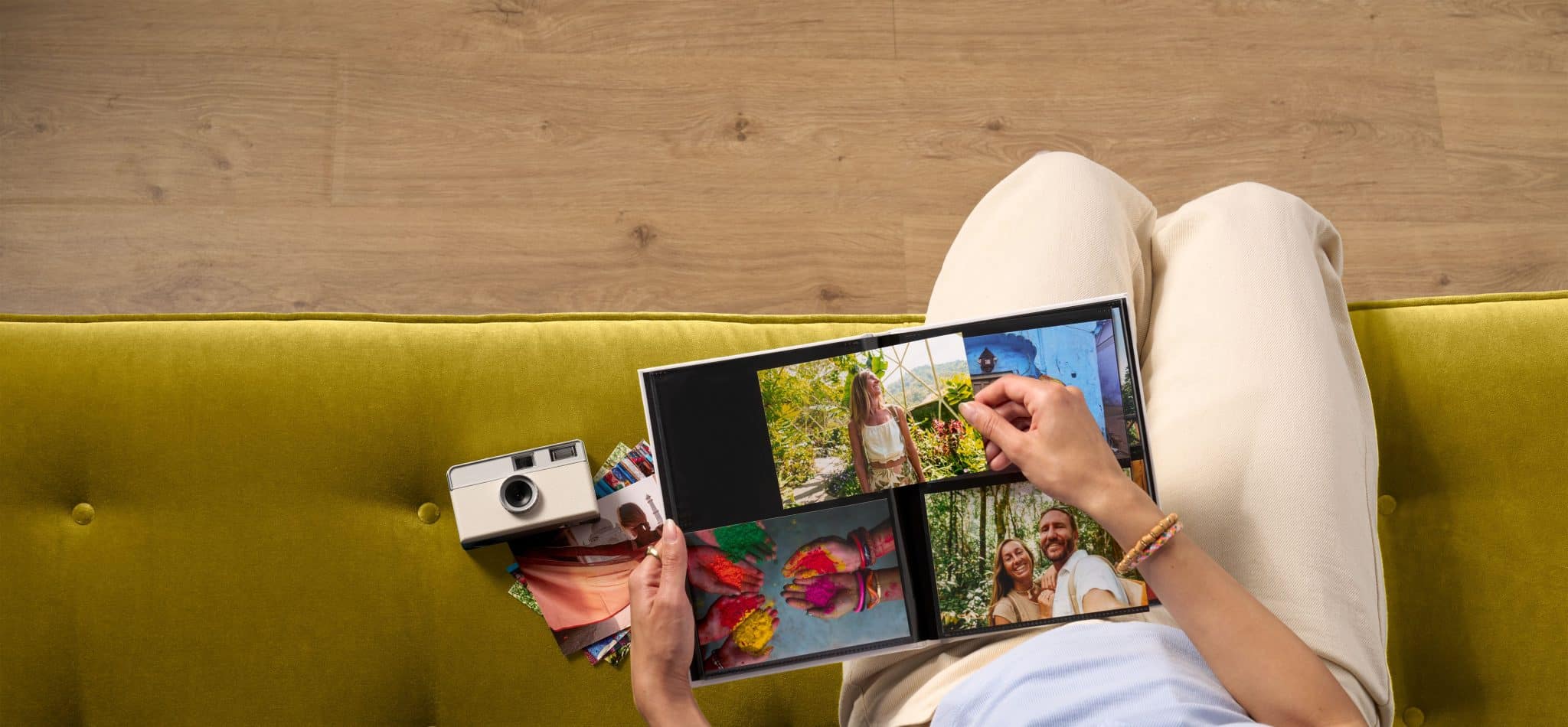 inserting photo prints into a photo album